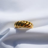 Croissant Ring Gold